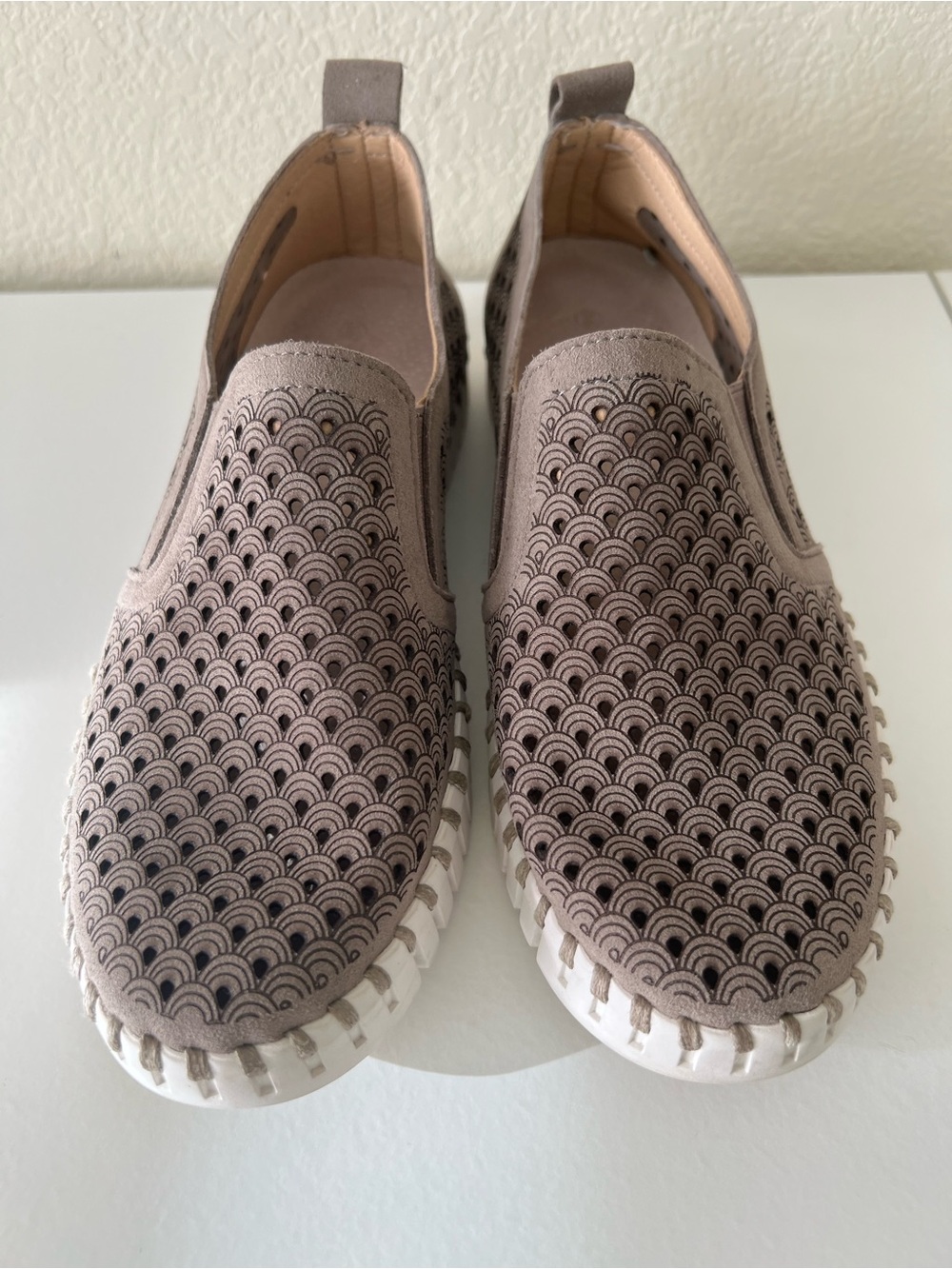 Ilse Jacobsen Beige Suede Slip-On Loafers